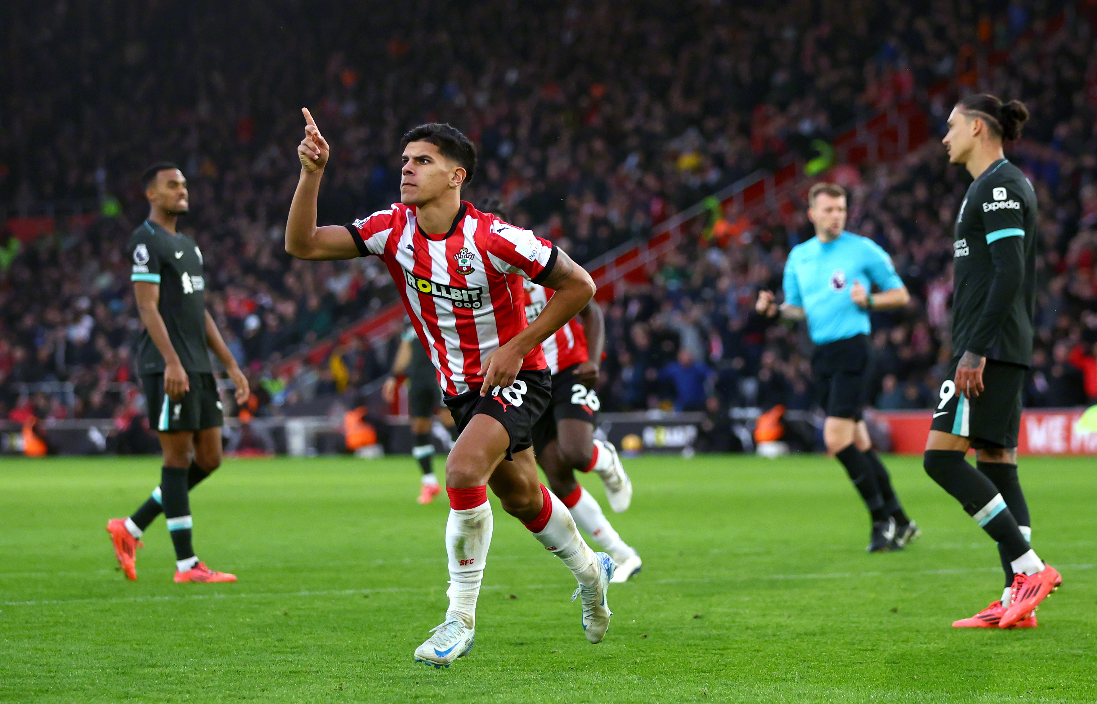 开云娱乐国际比赛日英超焦点战，利物浦完成体检，震撼外界，轮换策略成焦点的简单介绍